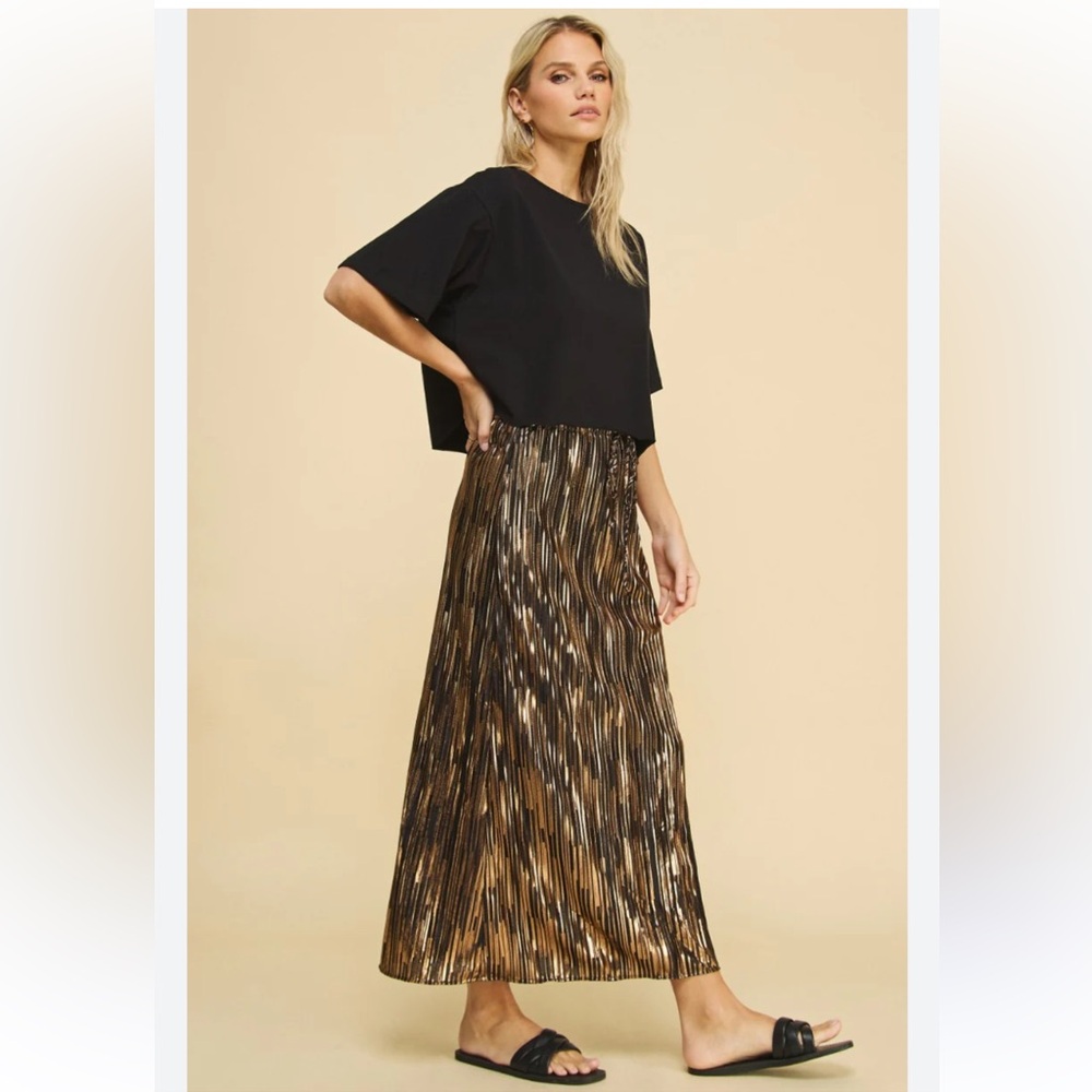 If She loves Metallic Maxi Skirt